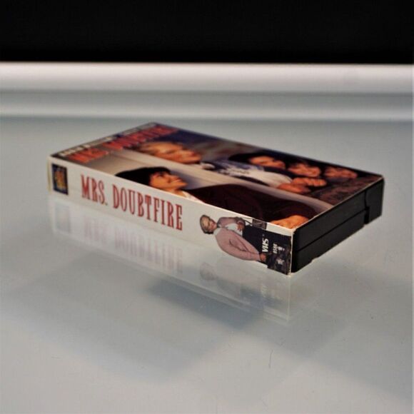 Mrs. Doubtfire VHS Tape 1993 Movie Robin Williams Sally Field - Picture 4 of 4